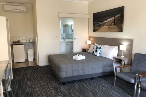 Robetown Motor Inn & Apartments - Queensland Tourism 4