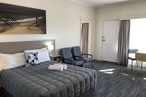 Robetown Motor Inn & Apartments - Queensland Tourism 1