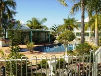 Reef Adventureland Motor Inn - Queensland Tourism 6