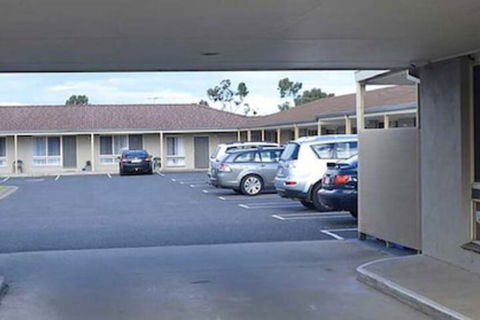 Golden Palms Motel - QLD Tourism 4