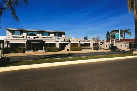 The Town House Motor Inn - QLD Tourism 0