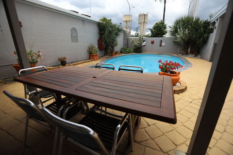 The Town House Motor Inn - QLD Tourism 2