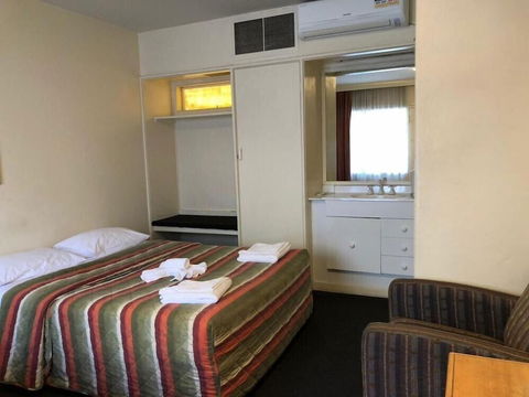 The Astor Hotel Motel - QLD Tourism 3