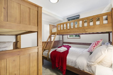 Seven Mile Beach Holiday Park - QLD Tourism 5