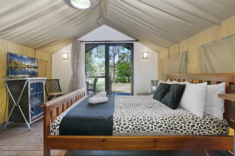 Seven Mile Beach Holiday Park - QLD Tourism 3