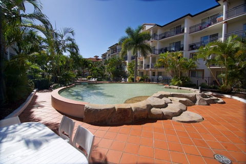 Blue Water Bay Luxury Villas - QLD Tourism 6