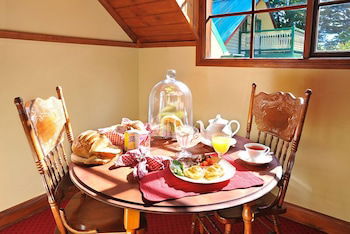 Mary Card's Coach House - Queensland Tourism 4