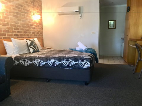 Paddle Wheel Motel - Queensland Tourism 4