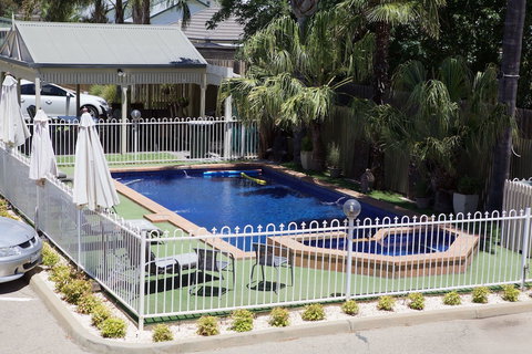 Paddle Wheel Motel - Queensland Tourism 2