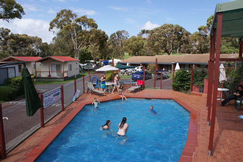 Warrnambool Motel And Holiday Park - QLD Tourism 1