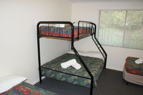 Warrnambool Motel And Holiday Park - QLD Tourism 6