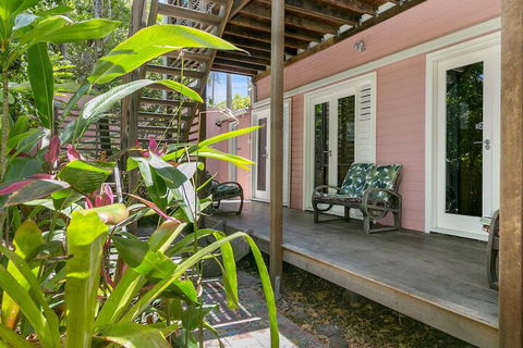 Dolphins Beach House - Queensland Tourism 7