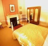 Cromwell House - Queensland Tourism