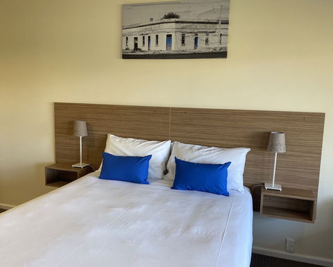 Bishop's Lodge Motor Inn - Queensland Tourism 1