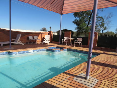 Bishop's Lodge Motor Inn - Queensland Tourism 0