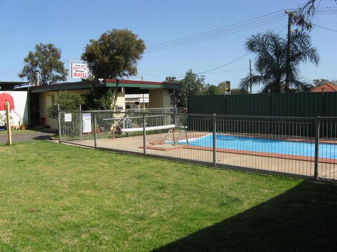 Peak Hill Golden Peak Budget Motel - Queensland Tourism 3