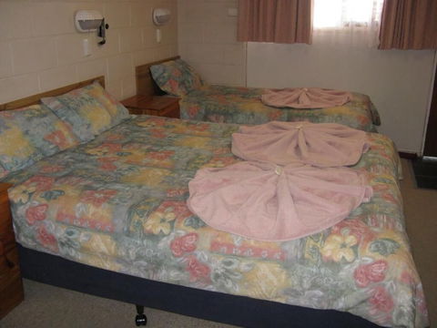 Peak Hill Golden Peak Budget Motel - Queensland Tourism 5