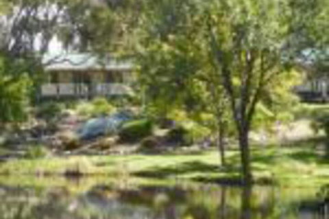 Granite Gardens Cottages & Lake Retreat - QLD Tourism 0