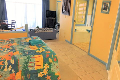 Al Mare Beachfront Retreat - Queensland Tourism 3