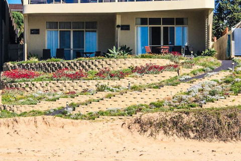 Al Mare Beachfront Retreat - Queensland Tourism 1