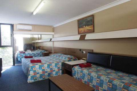 City Beach Motel - QLD Tourism 6