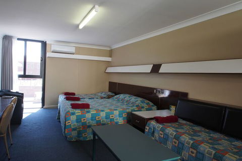 City Beach Motel - QLD Tourism 4