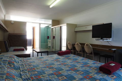 City Beach Motel - QLD Tourism 3