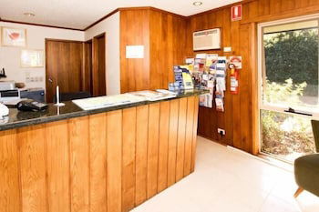 Blue Whale Motor Inn & Apartments - QLD Tourism 1