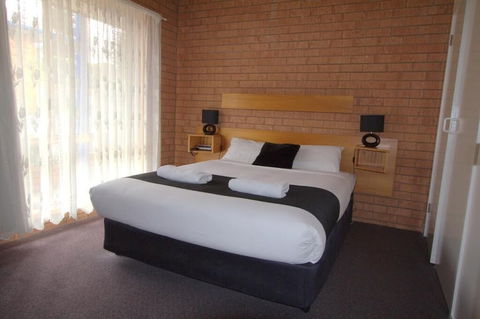 Blue Whale Motor Inn & Apartments - QLD Tourism 5