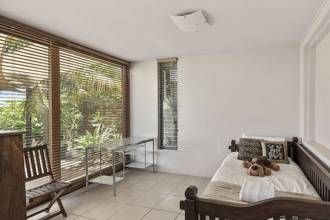 McAuleys Beach House - QLD Tourism 5