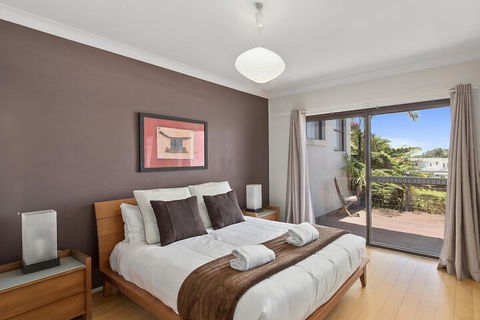 McAuleys Beach House - QLD Tourism 2