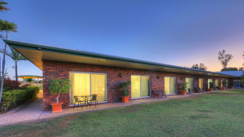 Heritage Lodge Motel - QLD Tourism 6