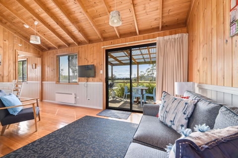Hazelcreek Cottages - QLD Tourism 4