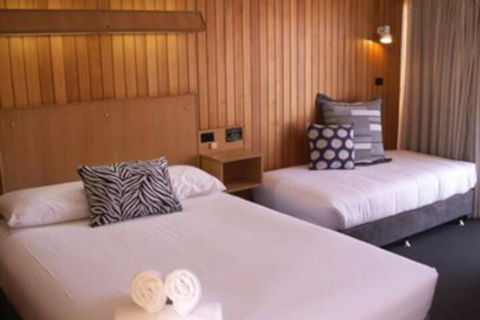 Court Street Motel - QLD Tourism 0