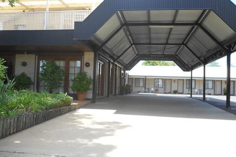 All Seasons Motor Lodge - Queensland Tourism 2
