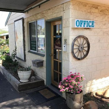 Oasis Motel Peak Hill - Queensland Tourism 0
