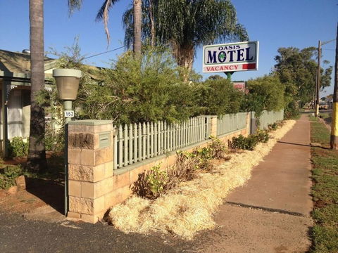 Oasis Motel Peak Hill - Queensland Tourism 4