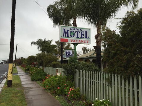 Oasis Motel Peak Hill - Queensland Tourism 1