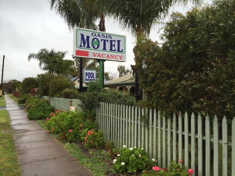 Oasis Motel Peak Hill - Queensland Tourism 6