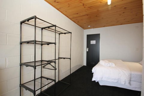 Falls Creek Hotel - Queensland Tourism 4