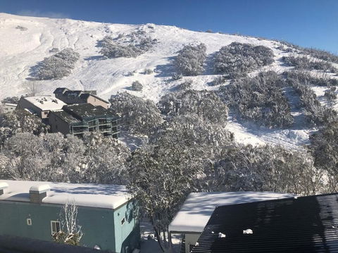 Falls Creek Hotel - Queensland Tourism 1