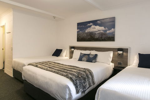 Falls Creek Hotel - Queensland Tourism 6