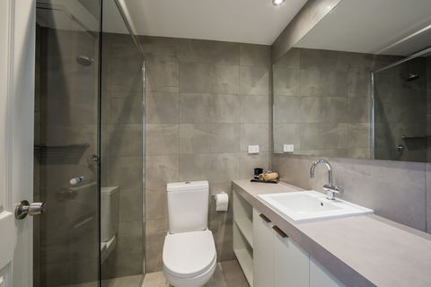 Falls Creek Hotel - Queensland Tourism 3