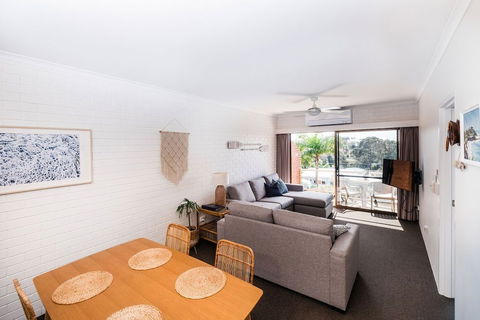 Mollymook Seascape Motel & Apartments - QLD Tourism 6