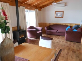 Awonga Cottages - Queensland Tourism 6