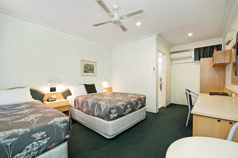 Colonial Terrace Motor Inn - QLD Tourism 4