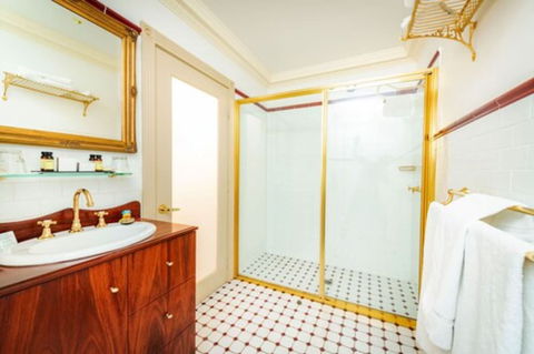 Cobb & Co Court Boutique Hotel - QLD Tourism 6