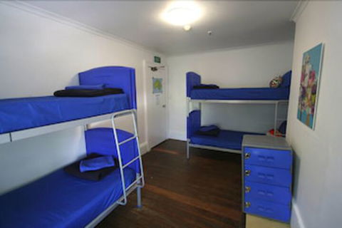 Original Backpackers - Queensland Tourism 6