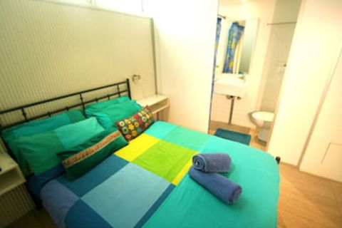 Original Backpackers - Queensland Tourism 0