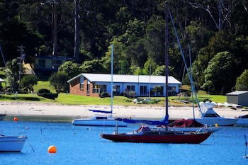 Quarantine Bay Beach Cottages - QLD Tourism 0